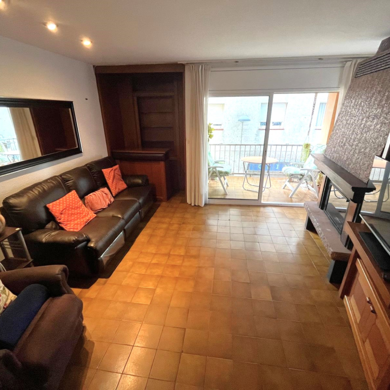 PISO AMPLIO Y MUY CÉNTRICO EN VENTA EN PALAMÓS • ASCENSOR • TERRAZAS