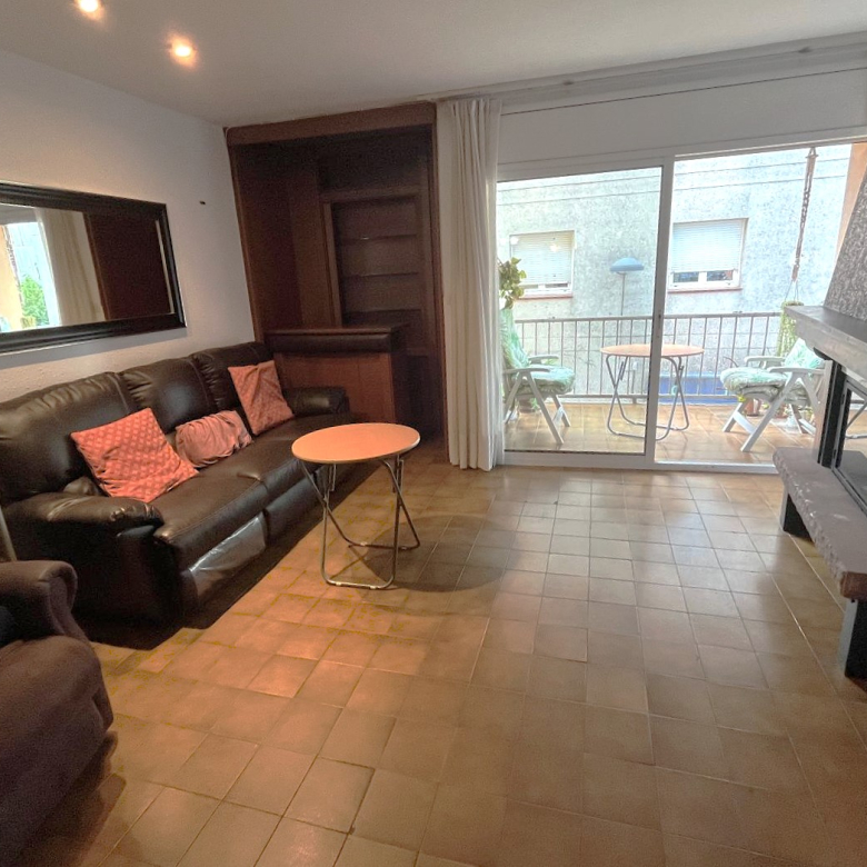 PISO AMPLIO Y MUY CÉNTRICO EN VENTA EN PALAMÓS • ASCENSOR • TERRAZAS