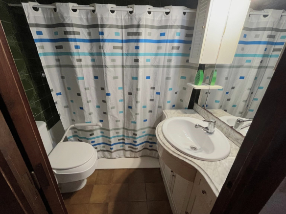 PISO AMPLIO Y MUY CÉNTRICO EN VENTA EN PALAMÓS • ASCENSOR • TERRAZAS