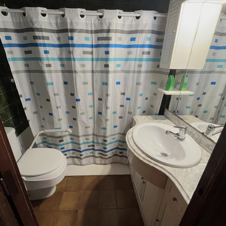 PISO AMPLIO Y MUY CÉNTRICO EN VENTA EN PALAMÓS • ASCENSOR • TERRAZAS