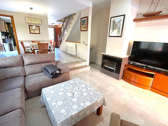 BONITA CASA EN VENTA EN PALAMÓS: CON TERRAZA, JARDÍN, PISCINA-BARBACOA, GARAJE 2 COCHES…
