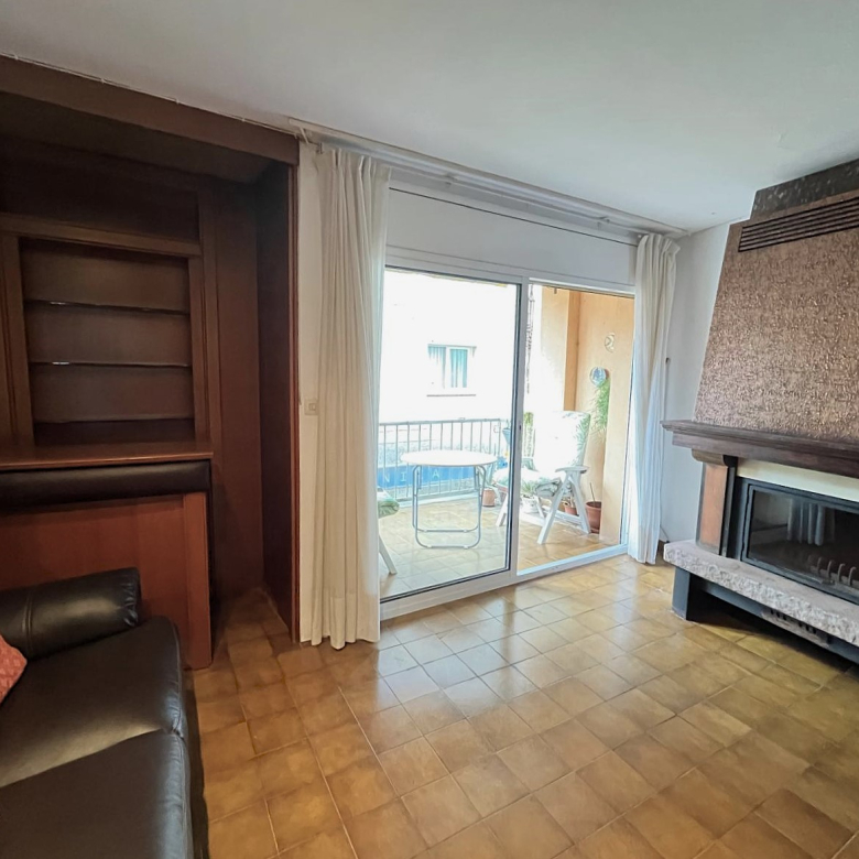 PISO AMPLIO Y MUY CÉNTRICO EN VENTA EN PALAMÓS • ASCENSOR • TERRAZAS