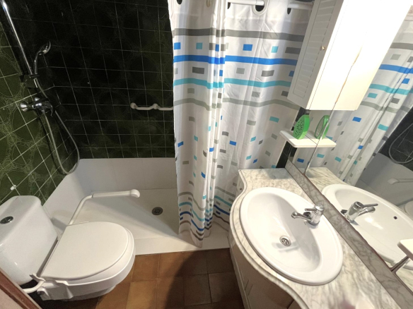 PISO AMPLIO Y MUY CÉNTRICO EN VENTA EN PALAMÓS • ASCENSOR • TERRAZAS