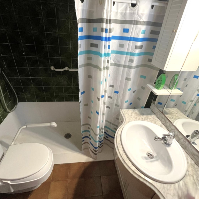PISO AMPLIO Y MUY CÉNTRICO EN VENTA EN PALAMÓS • ASCENSOR • TERRAZAS