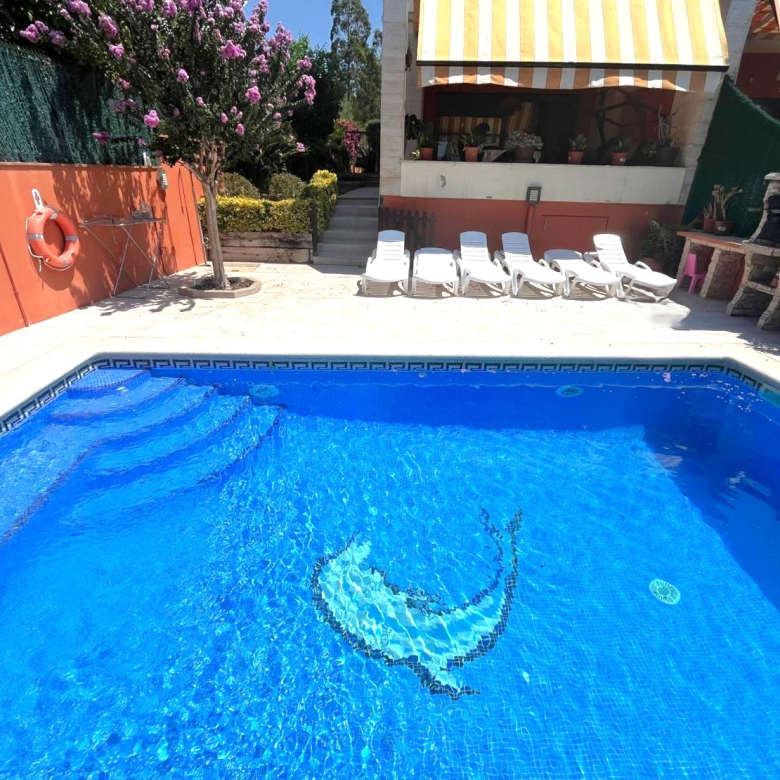 BONITA CASA EN VENTA EN PALAMÓS: CON TERRAZA, JARDÍN, PISCINA-BARBACOA, GARAJE 2 COCHES…