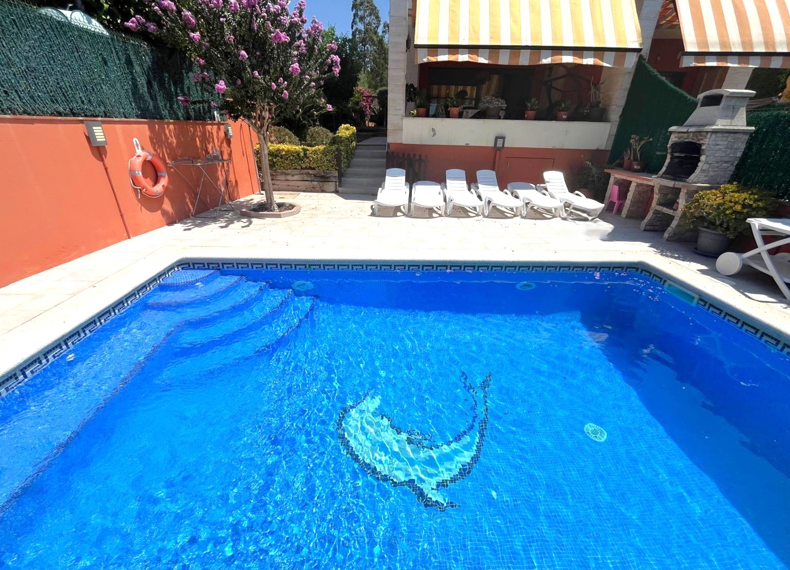 BONITA CASA EN VENTA EN PALAMÓS: CON TERRAZA, JARDÍN, PISCINA-BARBACOA, GARAJE 2 COCHES…