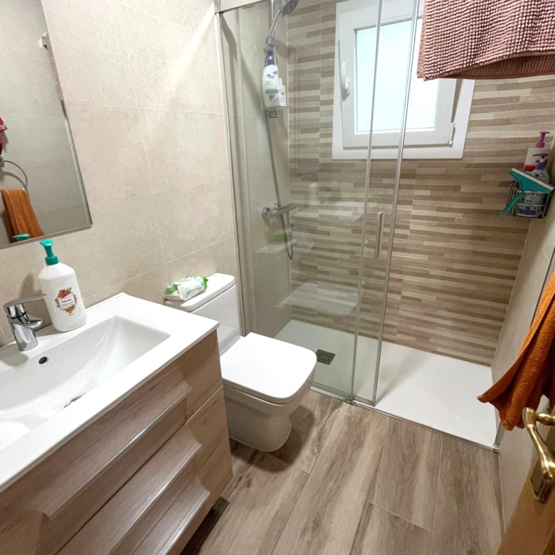 PISO EN VENTA EN PALAMÓS. REFORMADO, CON 4 HABITACIONES, TERRAZA…