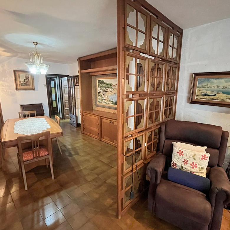 PISO AMPLIO Y MUY CÉNTRICO EN VENTA EN PALAMÓS • ASCENSOR • TERRAZAS